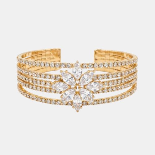 Bracciale Semi-Rigido Multistrato in Metallo Dorato con Strass e Dettaglio Floreale Centrale.